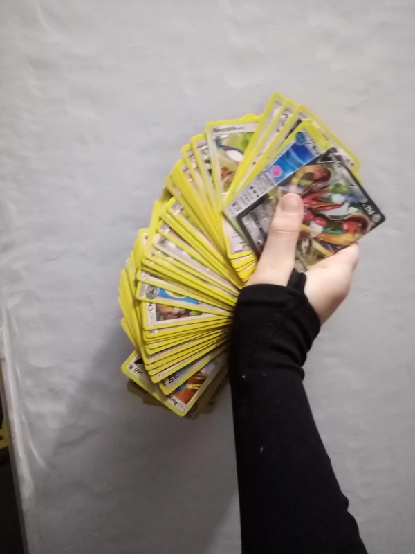 LOT DE 50 CARTES POKEMON