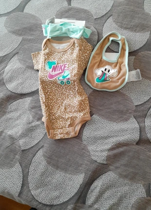 Set nike 0/6mesi, marca: Nike, estado: Novo com etiquetas, tamanho: 3-6 meses / 62 cm, €15.00, €16.45 inclui Proteção do Comprador