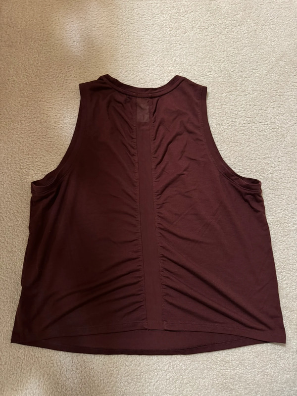 Old Navy Active Cropped Tank in L 4