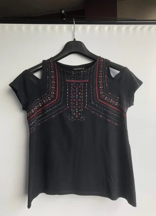 T-shirt etnica crop-out, brand: Bershka, condizioni: Buone, taglia: S / IT 40 / EU 36, €2.00, €2.80 include la Protezione acquisti