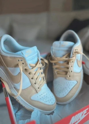 Nike Dunk beige/blanche, marque: Nike, état: Très bon état, taille: 38.5, 28,00 €, 30,10 € Protection acheteurs incluse