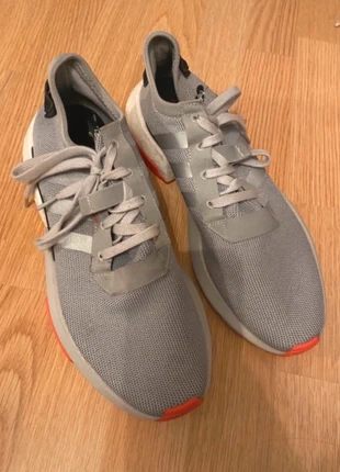 Baskets Adidas grises Homme Taille 45, marque: adidas, état: Très bon état, taille: 45, 12,00 €, 13,30 € Protection acheteurs incluse