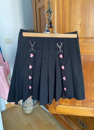 Gonna nera con cuoricini, marca: Shein, estado: Muito bom, tamanho: XS / 34 / 6, €3.00, €3.85 inclui Proteção do Comprador