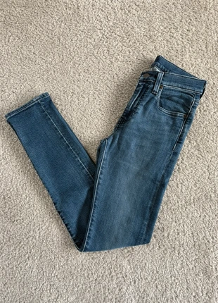 Jeans Levi’s 519 femme bleu | W28, brand: Levi's, condition: Very good, size: XS / 34 / 6, €24.99, €26.94 includes Buyer Protection