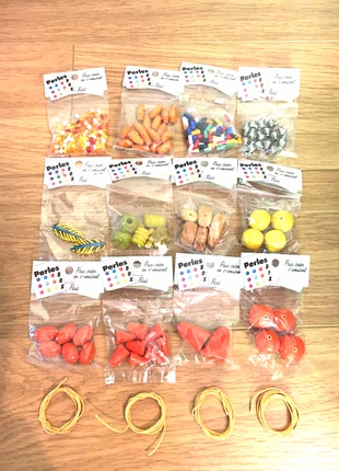 Lot perles neuves pour enfants avec fil et boîte, merk: Perles box, staat: Nieuw met prijskaartje, maat: 12 jaar / 152 cm, € 5,00, € 5,95 inclusief Kopersbescherming