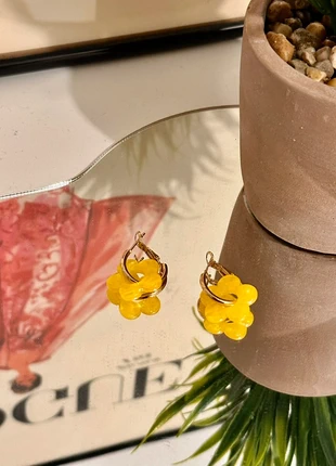 Boucles d’oreilles dorées motif fleurs jaunes aesthetic tendance, marque: Tendance, état: Neuf avec étiquette, 6,00 €, 7,00 € Protection acheteurs incluse