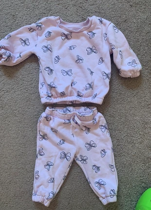 Ensemble jogging papillon, brand: Primark, condizioni: Ottime, taglia: 6-9 mesi / 68 cm, €4.00, €4.90 include la Protezione acquisti