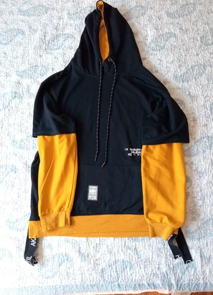 Sudadera Gurunvani, brand: Aesthetic, condizioni: Ottime, taglia: S, €12.00, €13.30 include la Protezione acquisti