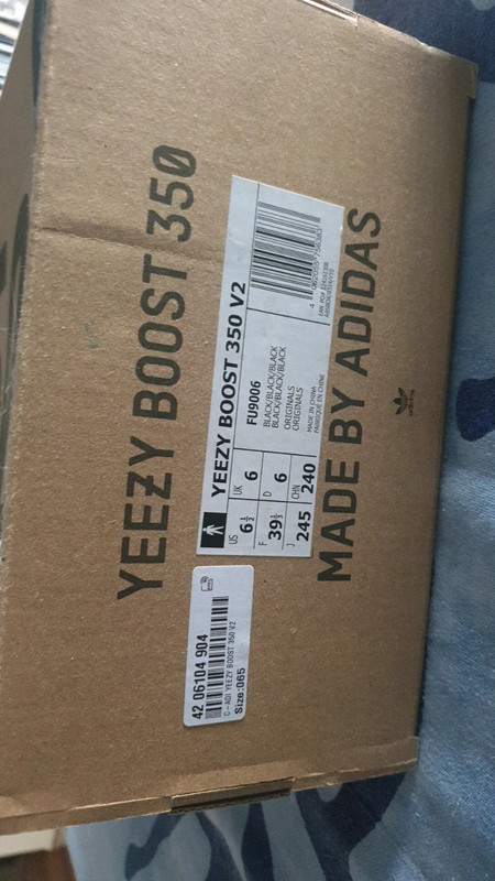 Yeezy sales nere nuove