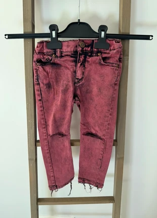 Jean troué lie de vin, H&M, 2/3 ans, merk: H&M, staat: Heel goed, maat: 3 jaar / 98 cm, € 4,00, € 4,90 inclusief Kopersbescherming Pro