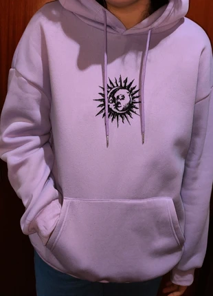 Sudadera morado pastel con dibujo de luna y sol, merk: Local, staat: Nieuw zonder prijskaartje, maat: XL, € 10,00, € 11,20 inclusief Kopersbescherming