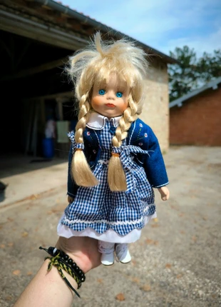 Petite poupée en porcelaine, condition: Very good, size: One size, €6.00, €7.00 includes Buyer Protection