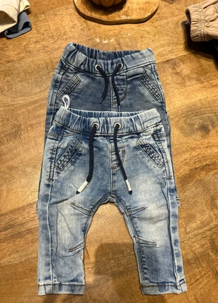 2 broekjes, merk: Zeeman, staat: Heel goed, maat: 3-6 maanden / 62 cm, € 2,00, € 2,80 inclusief Kopersbescherming