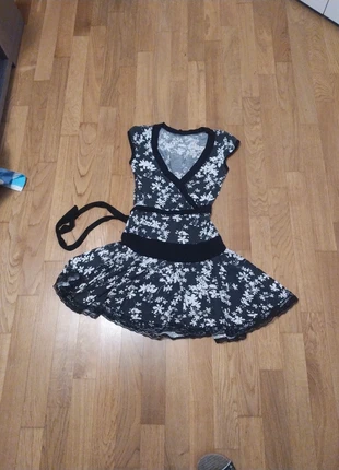 Abito estivo floreale con laccio. Taglia S/M, condizioni: Ottime, taglia: S / IT 40 / EU 36, €3.00, €3.85 include la Protezione acquisti