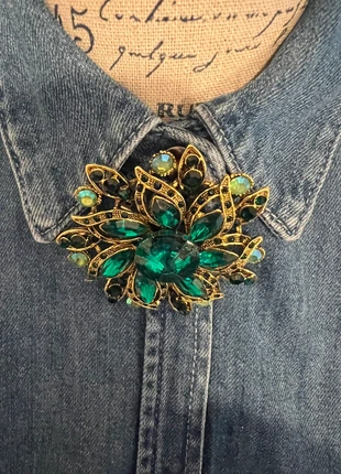 Grosse broche métal doré et pierres vertes, brand: Boutique indépendante, condition: New without tags, €8.00, €9.10 includes Buyer Protection