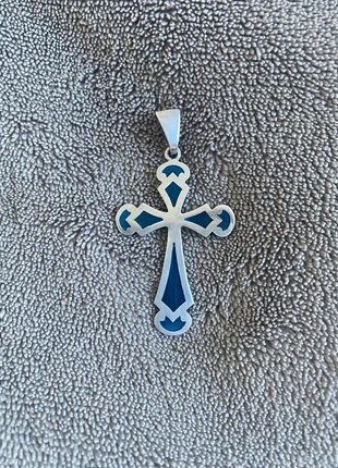 Pendentif croix argenté et bleu, condition: Good, €5.00, €5.95 includes Buyer Protection