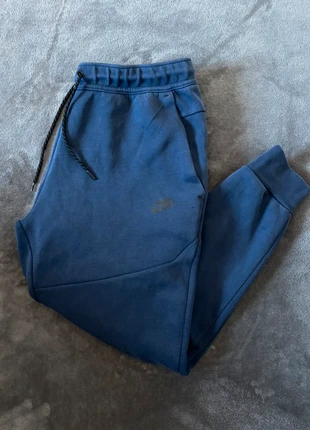 Bas de jogging Nike Tech bleu marine taille L Homme, merk: Nike, staat: Nieuw zonder prijskaartje, maat: L, € 34,90, € 37,35 inclusief Kopersbescherming