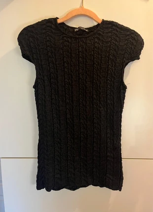 Top noir texturé Zara – Manches courtes – Taille M – Très bon état, marque: Zara, état: Très bon état, taille: M / 38 / 10, 4,00 €, 4,90 € Protection acheteurs incluse
