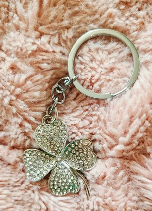 Porte clé argenté trèfle à 4 feuilles strasses 🍀 bijou sac ou porte monnaie neuf, marque: NO LABEL, état: Neuf avec étiquette, 7,00 €, 8,05 € Protection acheteurs incluse