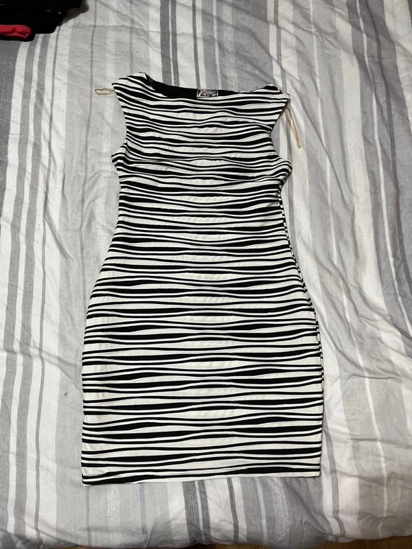 Black and white lipsy clearance dress