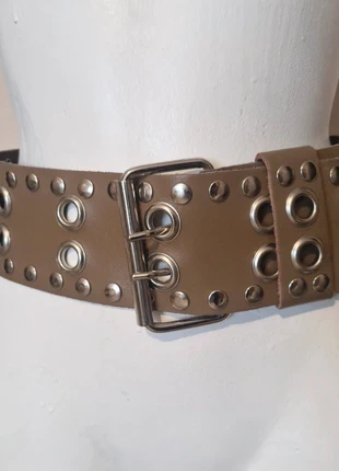 Large ceinture grand oeillets cuir vintage, brand: Vintage Dressing, condizioni: Ottime, taglia: Regolabile, €10.00, €11.20 include la Protezione acquisti