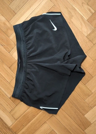 Short Nike Aeroswift femme running taille XS noir comme neuf, brand: Nike, condition: Very good, size: XS / 34 / 6, €43.00, €45.85 includes Buyer Protection