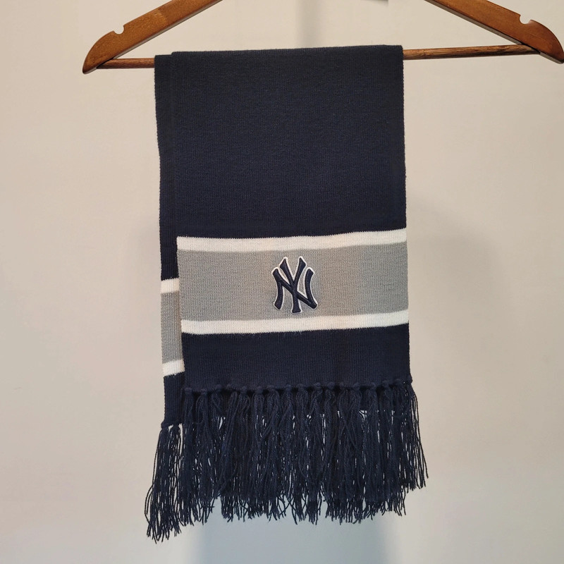 Yankees scarf 1