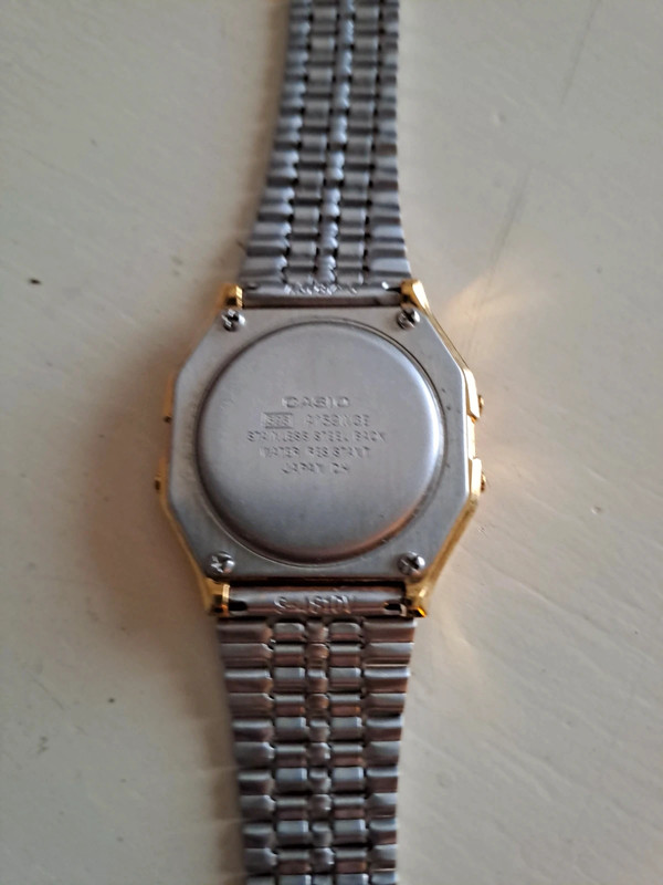 Montre Casio dor Vinted