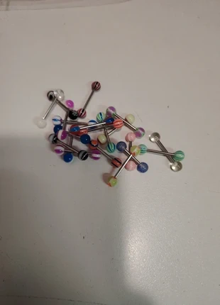 Lot 20 piercings langue – multicolores – acier & billes acryliques #3, condizioni: Nuovo senza cartellino, €2.00, €2.80 include la Protezione acquisti