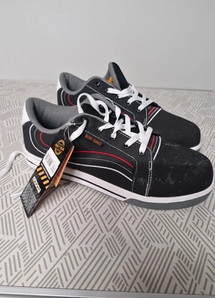 Chaussures de sécurité jamais utilisé, état: Neuf sans étiquette, taille: 44,5, 40,00 €, 42,70 € Protection acheteurs incluse