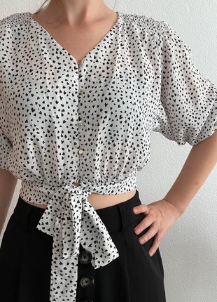 Mohito White Blouse with Black Heart Print, marca: Mohito, estado: Muy bueno, tamaño: XS / 34 / 6, 4,50 €, 5,43 € Protección al comprador incluida