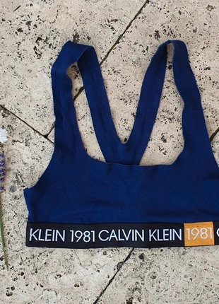 Calvin Klein Sport-BH mit Logoband, marque: Calvin Klein, état: Très bon état, taille: 85A et AA, 8,00 €, 9,10 € Protection acheteurs incluse