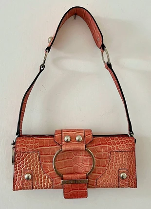 Y2K Croc Embossed GUESS Baguette - Bratzcore Vibes, marca: GUESS, estado: Muy bueno, 89,99 €, 95,19 € Protección al comprador incluida