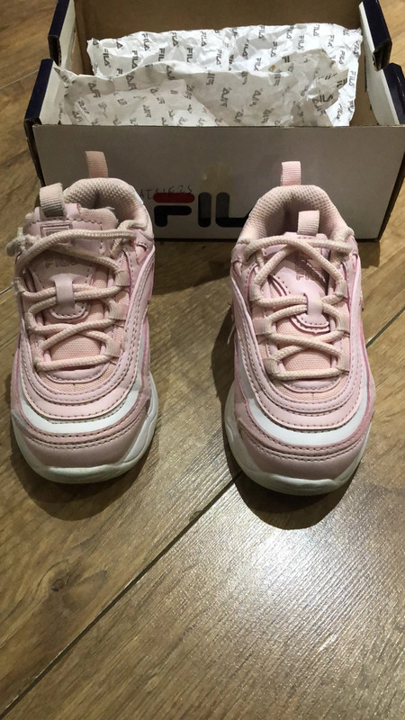 Fila trainers discount girls size 2