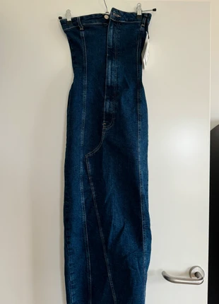 Robe bustier longue fendue en denim, merk: Pull & Bear, staat: Nieuw met prijskaartje, maat: XS / 34 / 6, € 14,00, € 15,40 inclusief Kopersbescherming