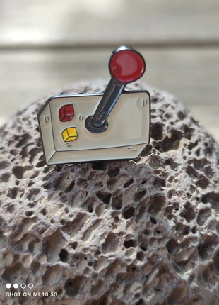 Pin's Manette Gaming Vintage, brand: Game, condition: Very good, €3.50, €4.38 includes Buyer Protection