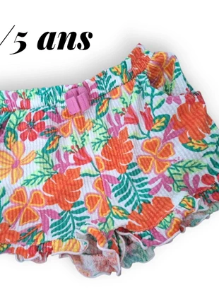 Short fleuri, merk: Primark, staat: Heel goed, maat: 4 jaar / 104 cm, € 3,60, € 4,48 inclusief Kopersbescherming