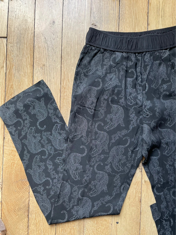 Pantalon motif panthère noir et gris Sandro 5