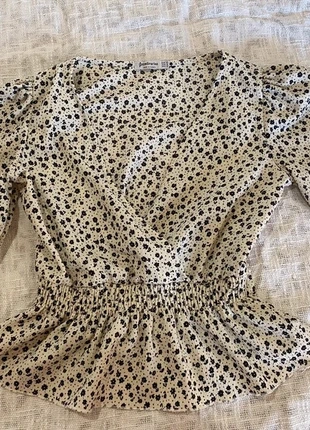 Top florido com mangas bufantes | Floral Top | Stradivarius, marque: Stradivarius, état: Très bon état, taille: M / 38 / 10, 4,00 €, 4,90 € Protection acheteurs incluse