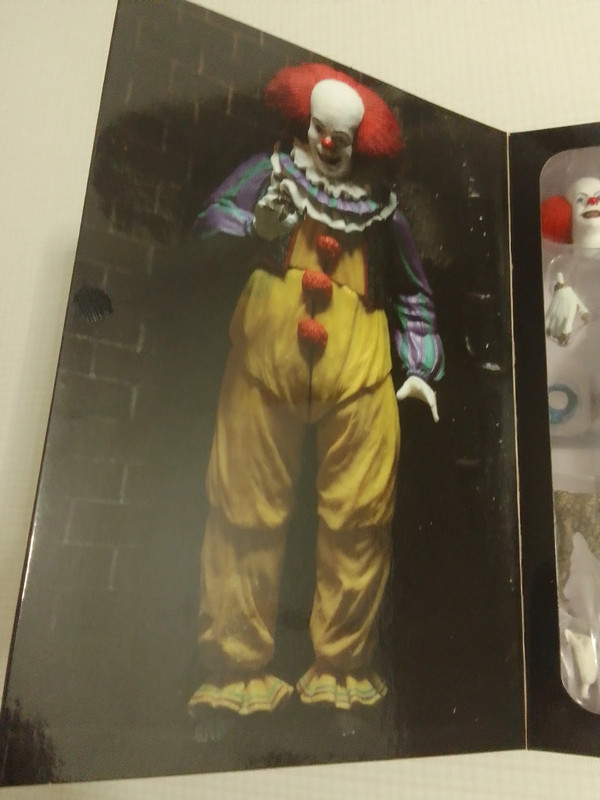 Action figure Pennywise NECA versione 2 dal film "It" 5