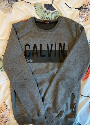 Pull gris et noir Calvin Klein, marque: Calvin Klein, état: Très bon état, taille: S, 20,00 €, 21,70 € Protection acheteurs incluse