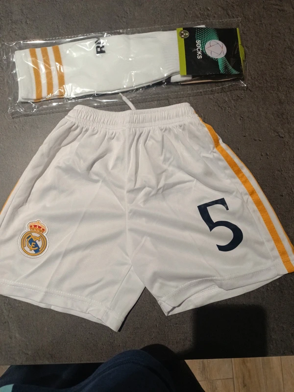 Tenue foot Real Madrid Jude Bellingham blanc. T.18 - photo numéro 3