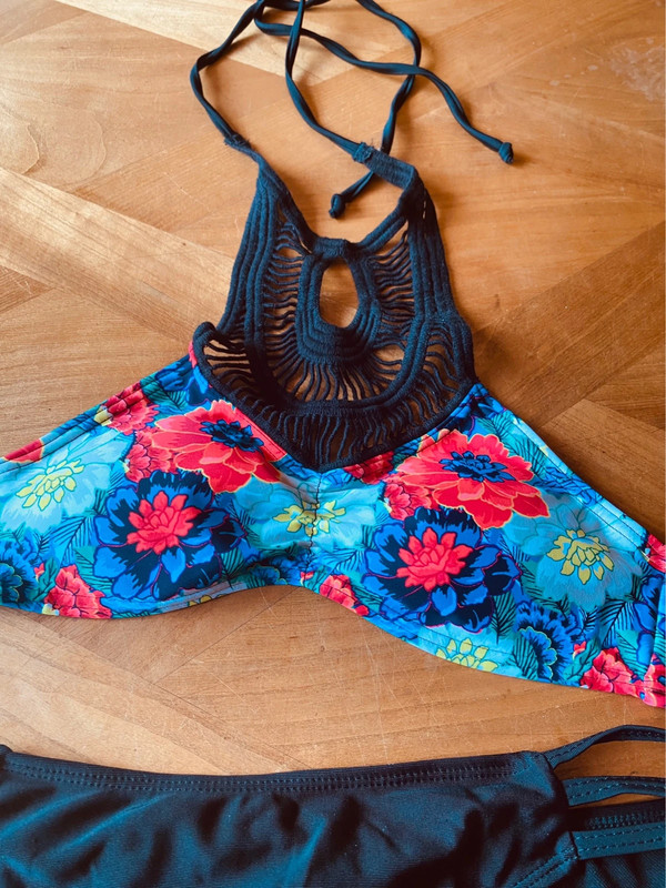 Maillot de bain 2 pieces jennyfer noir a fleurs taille 36 Vinted