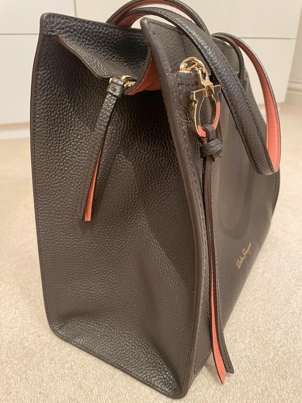 Ferragamo discount amy medium