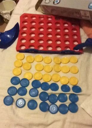 Jeu de stratégie puissance 4 , marque: Mojy, état: Très bon état, taille: 6 ans / 116 cm, 12,00 €, 13,30 € Protection acheteurs incluse