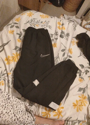 Jogging nike, marke: Nike, zustand: Sehr gut, größe: S, 10,00 €, 11,20 € inklusive Vinted-Käuferschutz