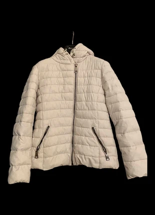 Piumino leggero beige con cappuccio taglia M, staat: Heel goed, maat: M / 38 / 10, € 18,00, € 19,60 inclusief Kopersbescherming