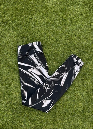 Nike legging Femme | Noir Blanc | Taille S 36/8 | Très bon état, marque: Nike, état: Très bon état, taille: S / 36 / 8, 21,00 €, 22,75 € Protection acheteurs incluse