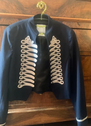 Veste courte bershka, marque: Bershka, état: Très bon état, taille: XS / 34 / 6, 4,00 €, 4,90 € Protection acheteurs incluse