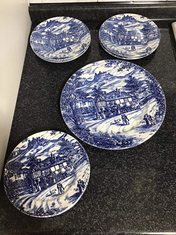 Set 6 piattini da dessert + piatto portata J Broadhurst & Sons Set 6 piattini da dessert + piatto portata J Broadhurst & Sons